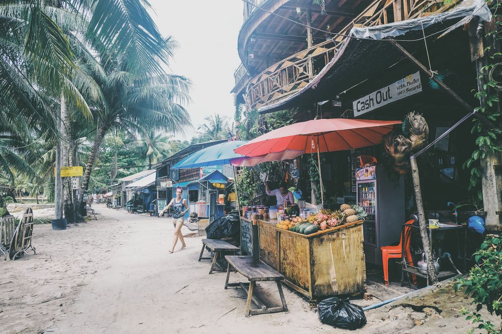 Rất thích phong cách hàng quán trên đảo Koh Rong.