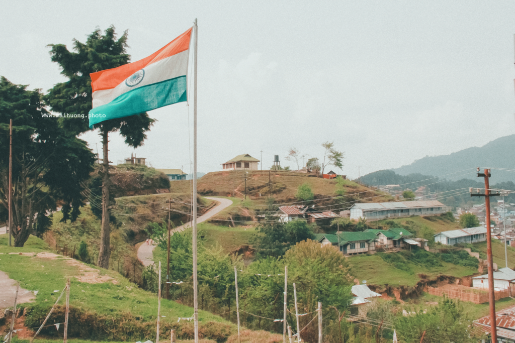 Lá cờ Ấn Độ tung bay trên lãnh thổ Ziro, bang Arunachal Pradesh.