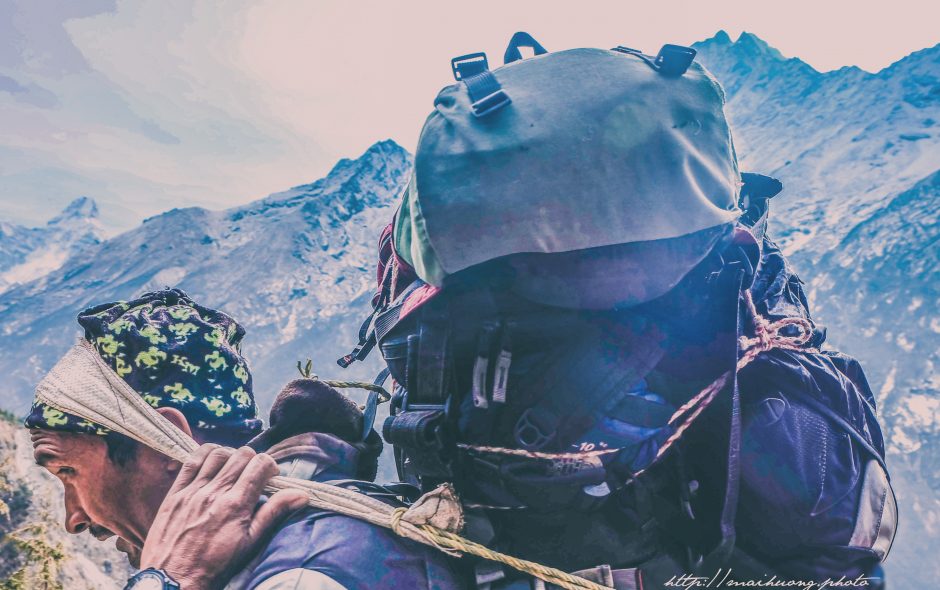 Himalayan mountain porters, “world’s strongest people” / Những người khuân vác mạnh nhất thế giới (Phóng sự ảnh)
